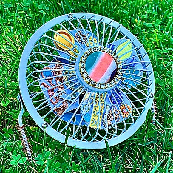 Meet your Posher, Gwyneth - Picture 1 of 1